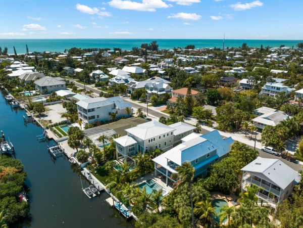 Exquisite 4 Bedroom Vacation Rental with Great Amenities